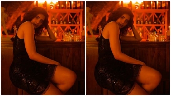 By a bar counter, Karishma posed for the pictures like a diva.(Instagram/@karishmaktanna)