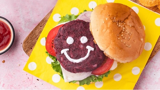 Recipe: This pink patty burger is perfect healthy option for school tiffin(Del Monte)