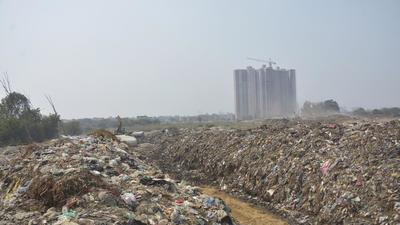 Currently, the Ghaziabad municipal corporation does not have the resources to process around 700 tones of solid waste per day. (HT Archive) Currently, the Ghaziabad municipal corporation does not have the resources to process around 700 tones of solid waste per day. (HT Archive)