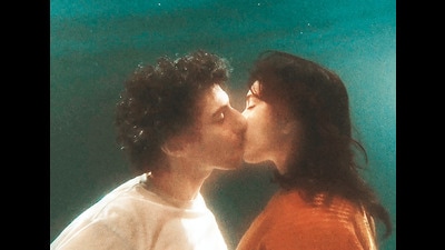 Jim Sarbh and Zoya Hussain played a couple in a strained relationship for Prateek Kuhad’s ‘cold/mess’ video Jim Sarbh and Zoya Hussain played a couple in a strained relationship for Prateek Kuhad’s ‘cold/mess’ video