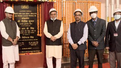 Bihar Chief Minister Nitish Kumar with Union Minister RK Sinha inaugurating the 500 MW Barauni Thermal Power Station at Barauni in Begusarai district of Bihar on Saturday. (HT PHOTO.) Bihar Chief Minister Nitish Kumar with Union Minister RK Sinha inaugurating the 500 MW Barauni Thermal Power Station at Barauni in Begusarai district of Bihar on Saturday. (HT PHOTO.)