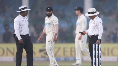 India vs New Zealand 1st Test: More amber and red for umpires in Green Park Test (ANI) India vs New Zealand 1st Test: More amber and red for umpires in Green Park Test (ANI)
