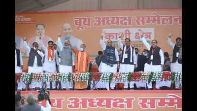 Union defence minister Rajnath Singh with chief minister Yogi Adityanath, deputy chief minister Keshav Prasad Maurya, UP BJP secretary organisation Sunil Bansal, state president Swatantra Dev Singh, and others in Jaunpur on Saturday. (HT Photo) Union defence minister Rajnath Singh with chief minister Yogi Adityanath, deputy chief minister Keshav Prasad Maurya, UP BJP secretary organisation Sunil Bansal, state president Swatantra Dev Singh, and others in Jaunpur on Saturday. (HT Photo)