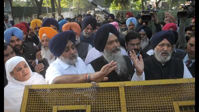 SAD chief and other party leaders arguing with cops in Chandigarh on Saturday. (Ravi Kumar/HT) SAD chief and other party leaders arguing with cops in Chandigarh on Saturday. (Ravi Kumar/HT)