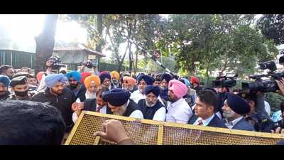 Shiromani Akali Dal leaders, including party chief Sukhbir Singh Badal, courting arrest outside the residence of chief minister Charanjit Singh Channi in Sector 2, Chandigarh , on Saturday. (Ravi Kumar/HT)