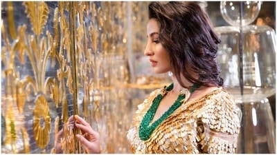 Nora Fatehi is a warrior princess in Abu Jani Sandeep Khosla gold lehenga set: See pic here Nora Fatehi is a warrior princess in Abu Jani Sandeep Khosla gold lehenga set: See pic here