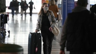 A traveller wears a face covering while heading to the American Airlines check-in counter. (AP Photo/David Zalubowski) A traveller wears a face covering while heading to the American Airlines check-in counter. (AP Photo/David Zalubowski)