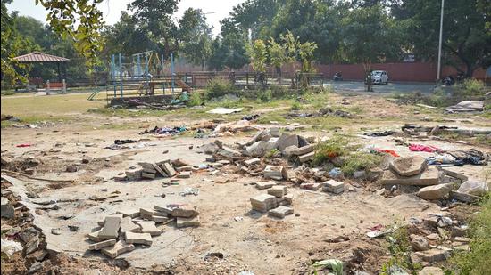 State of wards: A poorly maintained park at Sector 47 in Ward 21, Chandigarh. (Gurtej Singh/HT)