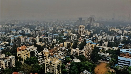 Amendment in some of the clauses of the Unified Development Control and Promotion Regulations will pave the way for high-rises and redevelopment of buildings in congested areas of Naupada and Uthalsar in old Thane. (PRAFUL GANGURDE/HT PHOTO)