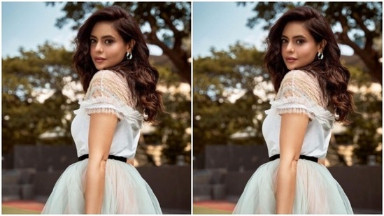 Aamna made our Saturday better with a set of pictures of herself looking right out of a fairytale.(Instagram/@aamnasharifofficial)