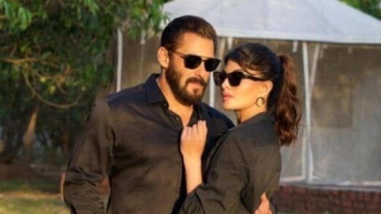 Salman Khan with Jacqueline Fernandez at Panvel farmhouse. Salman Khan with Jacqueline Fernandez at Panvel farmhouse. 