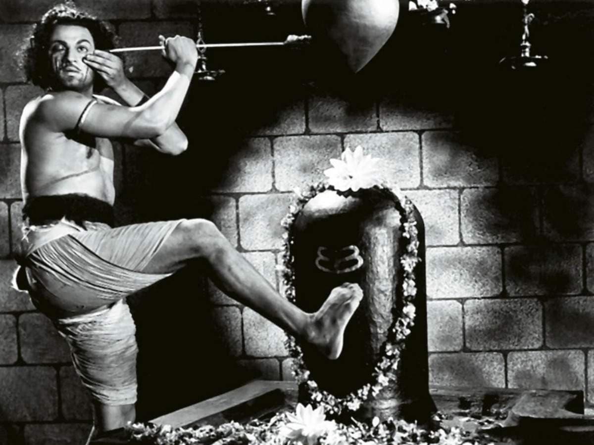 Rajkumar in Bedara Kannappa (1954), considered the first Kannada superhit. Rajkumar in Bedara Kannappa (1954), considered the first Kannada superhit.