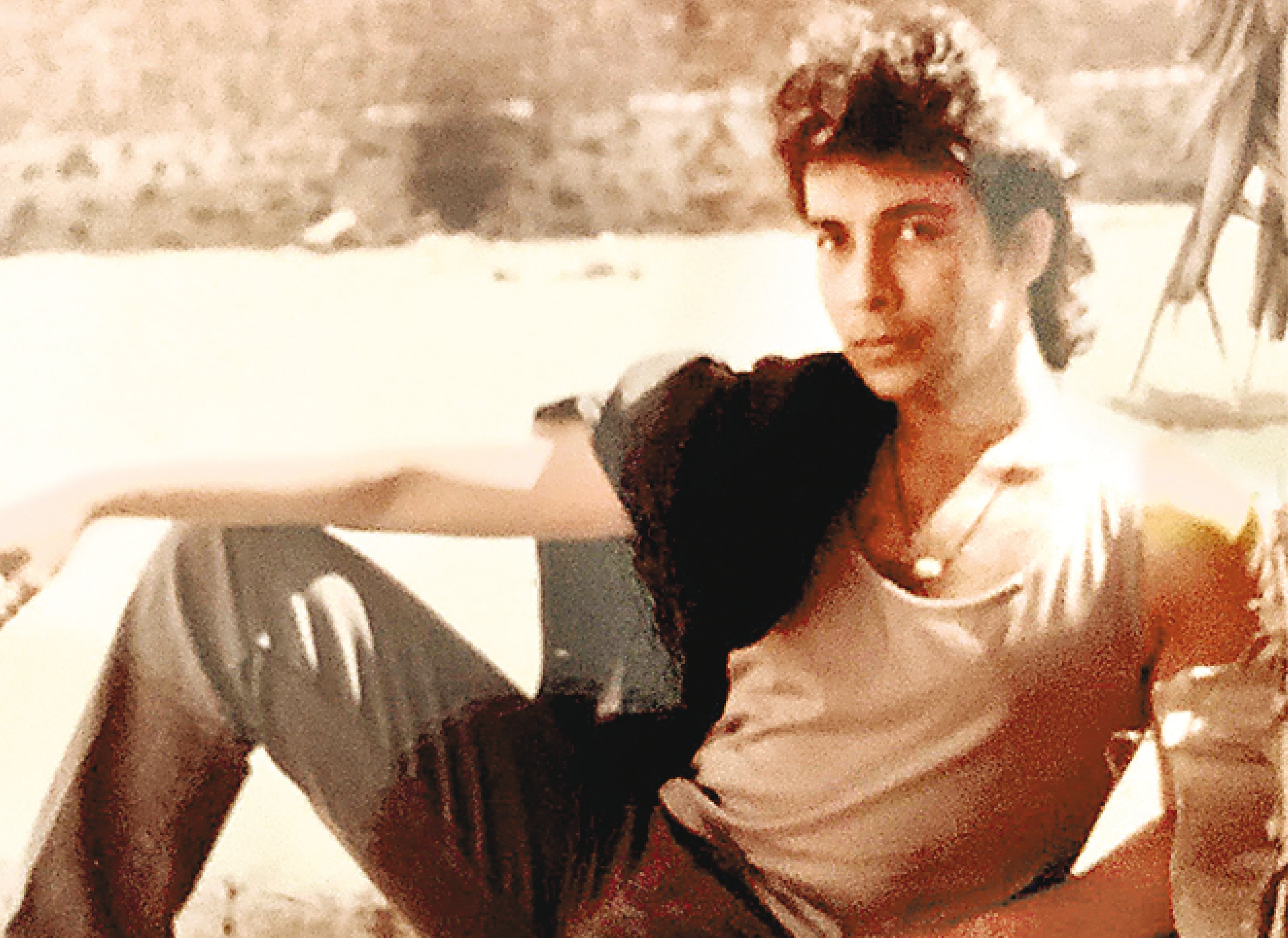 Deepak Tijori poses in Juhu Park, near Jamnabhai School