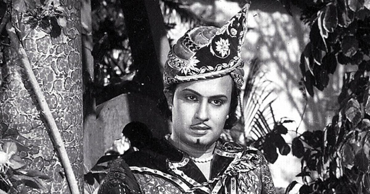 MGR in Manthiri Kumari (1950). His role as a king’s righteous general in the historical drama made him a star. MGR in Manthiri Kumari (1950). His role as a king’s righteous general in the historical drama made him a star.