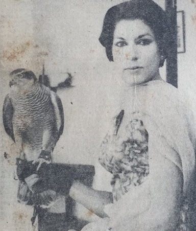 Late Gobind Bedi, wife of late Brig. ‘Bong’ Bedi, in Delhi of the 1970s with her goshawk trained for shikar. (HT Photo) Late Gobind Bedi, wife of late Brig. ‘Bong’ Bedi, in Delhi of the 1970s with her goshawk trained for shikar. (HT Photo)