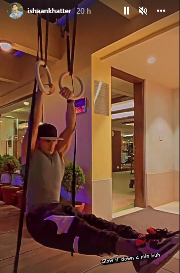Ishaan Khatter pulls up on gymnastic rings during home workout (Instagram/ishaankhatter)