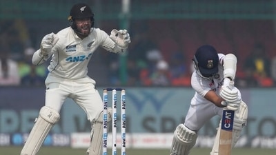 New Zealand's wicketkeeper Tom Blundell reacts as India's Ajinkya Rahane is trapped LBW.&nbsp; (AP)