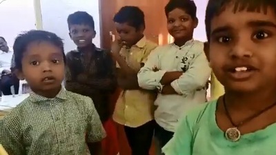 The image shows a group of kids. (Twitter/@APPOLICE100)