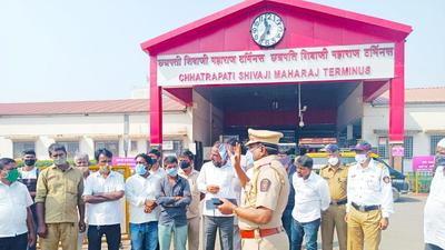 Passengers arriving at Mumbai’s major railway terminals would now have recourse to a special traffic department of the GRP to deal with unscrupulous autorickshaw and taxi drivers who refuse their fare or overcharge them. Passengers arriving at Mumbai’s major railway terminals would now have recourse to a special traffic department of the GRP to deal with unscrupulous autorickshaw and taxi drivers who refuse their fare or overcharge them.