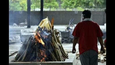 Before the onset of the pandemic, Delhi used to see around 90,000 cremations every year, out of which over 90% were wood-based traditional cremations. (HT Archive) Before the onset of the pandemic, Delhi used to see around 90,000 cremations every year, out of which over 90% were wood-based traditional cremations. (HT Archive)