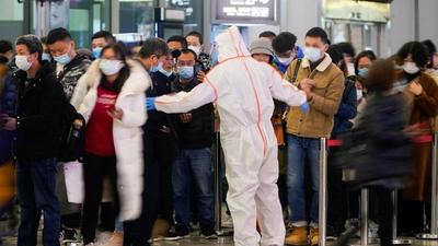 A security guard blocks an exit as he directs people to scan a QR code to track their health status at Shanghai Hongqiao Railway Station, following new cases of the coronavirus disease (COVID-19), in Shanghai, China. (REUTERS Photo) A security guard blocks an exit as he directs people to scan a QR code to track their health status at Shanghai Hongqiao Railway Station, following new cases of the coronavirus disease (COVID-19), in Shanghai, China. (REUTERS Photo)