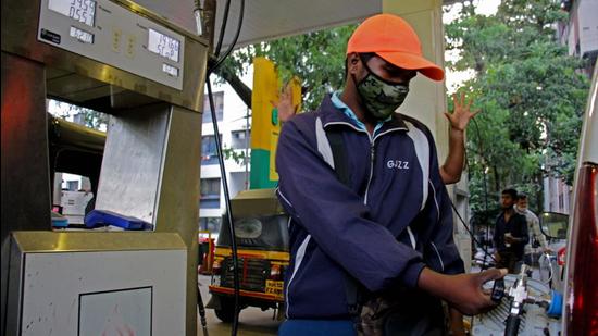 The sudden closure of CNG pumps in Pune and Pimpri-Chinchwad on Saturday caused trouble to auto rickshaw drivers and other CNG vehicle owners. (REPRESENTATIVE PHOTO)