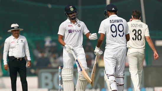 India's Shreyas Iyer and Ravichandran Ashwin during Day-4 of the 1st Test match between India and New Zealand, at Green Park International Stadium, in Kanpur on Sunday.(ANI ) India's Shreyas Iyer and Ravichandran Ashwin during Day-4 of the 1st Test match between India and New Zealand, at Green Park International Stadium, in Kanpur on Sunday.(ANI )