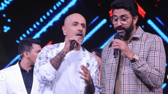 Vishal Dadlani and Abhishek Bachchan singing a song together.