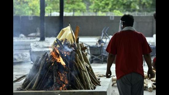 Before the onset of the pandemic, Delhi used to see around 90,000 cremations every year, out of which over 90% were wood-based traditional cremations. (HT Archive)