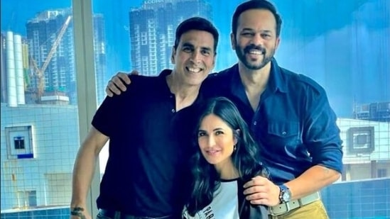 Rohit Shetty with Sooryavanshi co-stars Akshay Kumar, Katrina Kaif.&nbsp;