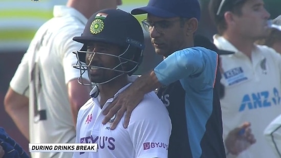Wriddhiman Saha receives treatment during his knock(Twitter ) Wriddhiman Saha receives treatment during his knock(Twitter )