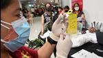A medical worker prepares a BioNtech-Pfizer Covid-19 vaccine inside a mall in Manila City, on Monday. The first cases related to the Omicron variant of Covid-19 have been reported in Canada, with two such infections identified in Ottawa, the country’s capital. (AFP) A medical worker prepares a BioNtech-Pfizer Covid-19 vaccine inside a mall in Manila City, on Monday. The first cases related to the Omicron variant of Covid-19 have been reported in Canada, with two such infections identified in Ottawa, the country’s capital. (AFP)