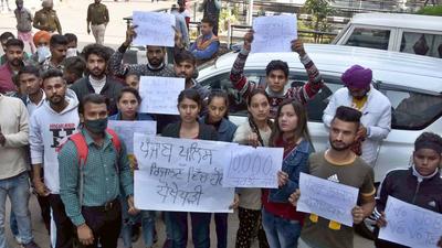 The cops asked the protesters to file a complaint in the matter, but the protesters said they will file a writ petition in the Punjab and Haryana high court against the merit list. (Gurpreet Singh/HT) The cops asked the protesters to file a complaint in the matter, but the protesters said they will file a writ petition in the Punjab and Haryana high court against the merit list. (Gurpreet Singh/HT)