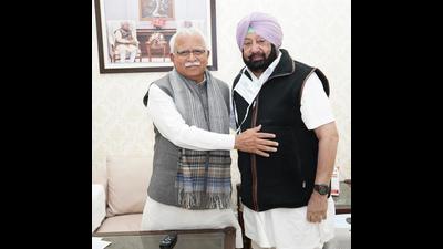 Former Punjab chief minister Capt Amarinder Singh calling on Haryana CM Manohar Lal Khattar at his official residence in Chandigarh on Monday. (HT Photo)