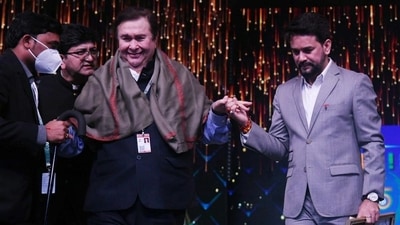 Randhir Kapoor honoured at the ceremony. Randhir Kapoor honoured at the ceremony.