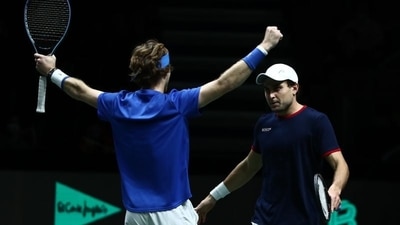 Tennis - Davis Cup Finals - Group A - Spain v Russian Tennis Federation - Madrid Arena, Madrid, Spain - November 28, 2021 Russian Tennis Federation's Aslan Karatsev and Andrey Rublev celebrates winning their double match against Spain's Marcel Granollers and Feliciano Lopez REUTERS/Sergio Perez (REUTERS)