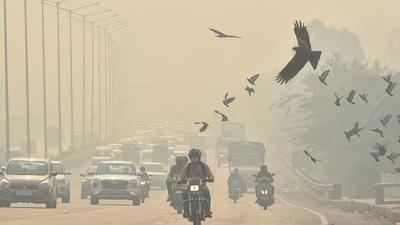 System of Air Quality and Weather Forecasting and Research (Safar) said the local surface winds in Delhi may lead to a slight improvement in the air quality on Monday. (HT Photo) System of Air Quality and Weather Forecasting and Research (Safar) said the local surface winds in Delhi may lead to a slight improvement in the air quality on Monday. (HT Photo)
