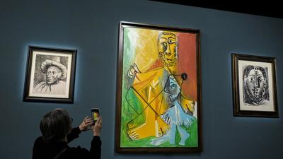 An attendee photographs a painting prior to the auction of 11 Picasso paintings and works at the Bellagio Hotel in Las Vegas, Nevada, US on October 23, 2021. Picasso’s Woman in a Hat was sold for 23.575 million yuan ($3.69mn) at a Beijing auction on Sunday. (REUTERS) An attendee photographs a painting prior to the auction of 11 Picasso paintings and works at the Bellagio Hotel in Las Vegas, Nevada, US on October 23, 2021. Picasso’s Woman in a Hat was sold for 23.575 million yuan ($3.69mn) at a Beijing auction on Sunday. (REUTERS)