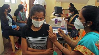 As per the state health department officials, Pune district reported 103 new Covid-19 cases on Monday. No deaths were reported due to the infection in 24 hours. (HT PHOTO)