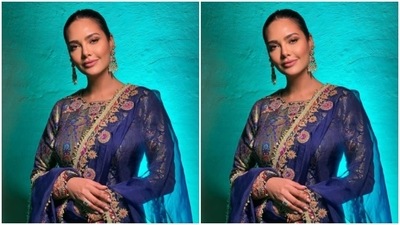 Esha teamed a bright blue embellished kurta with an orange and pink long skirt. The full-sleeved kurta was embellished in silver resham threads, while the contrasting long skirt was adorned in silver zari and moti. (Instagram/@egupta)