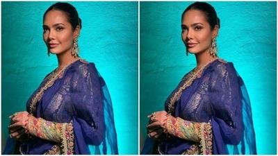 Esha accessorised her ethnic look for the day with statement gold jhumkas and gold rings from the house of Parina International. (Instagram/@egupta)