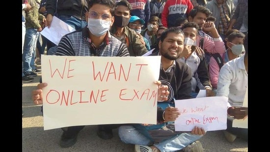 Students protesting at Guru Nanak Dev Engineering College in Ludhiana on Monday over their demand for online exams (HT Photo)