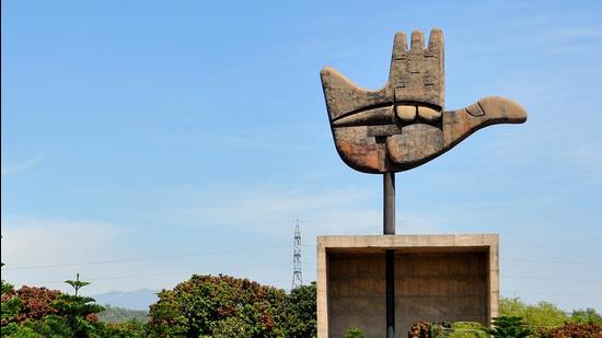 The man, a resident of Chandigarh’s Sector 36, had tested RT-PCR negative on his arrival at the airport. After that, he was quarantined at his residence and re-tested on Monday, when the reports came out to be positive. (HT File)