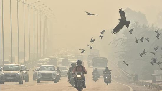 System of Air Quality and Weather Forecasting and Research (Safar) said the local surface winds in Delhi may lead to a slight improvement in the air quality on Monday. (HT Photo)