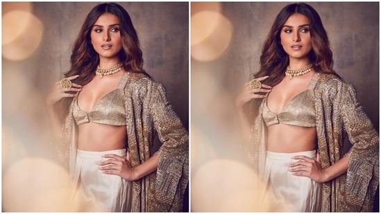 Tara paired the shimmery bralette with a high waist asymmetric skirt in an ethereal white shade. The structure of the pleated bottom with its flowy silhouette and quirky hemline paid ode to the designer's signature eclectic style.(Instagram/@tarasutaria)