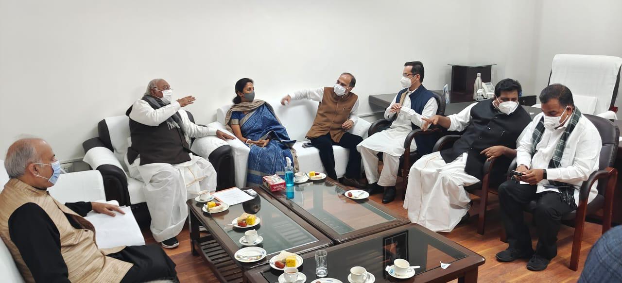 Opposition party members at Kharge's office. (HT_PHOTO)
