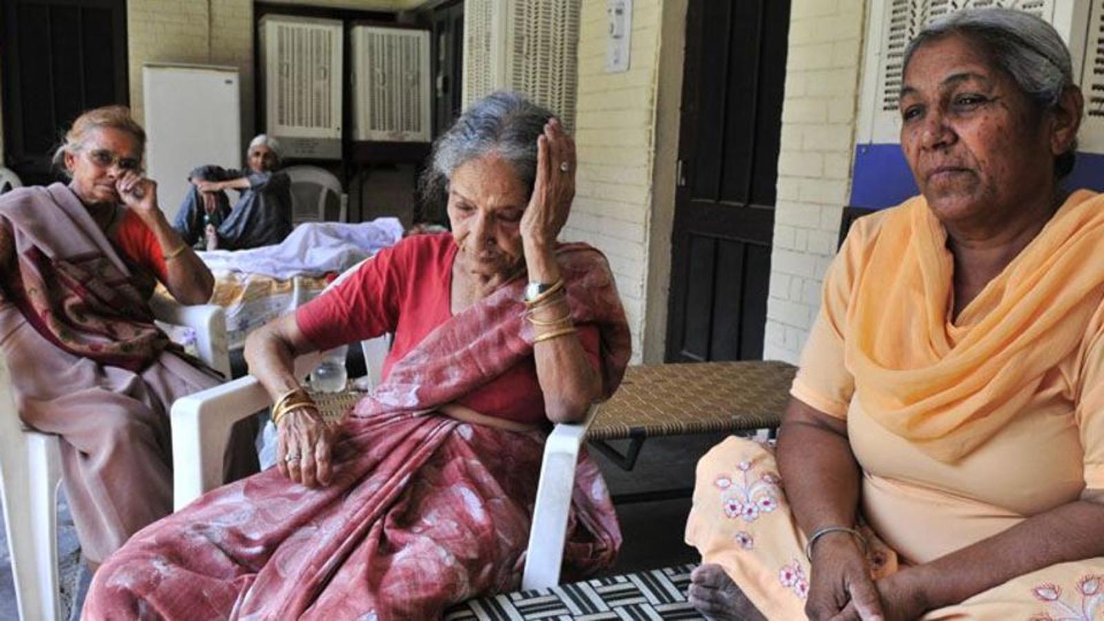 Elderly parents harassed for property: Bombay HC | Mumbai news - Hindustan  Times