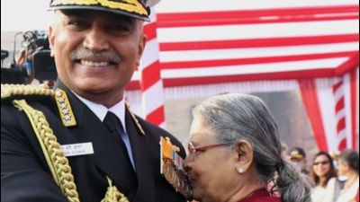 Admiral R Hari Kumar with his mother Vijayalakshmi. (Indian Navy) Admiral R Hari Kumar with his mother Vijayalakshmi. (Indian Navy)