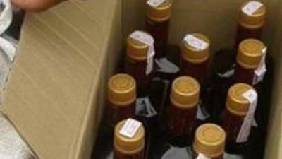 Liquor bottles being smuggled in Bihar. (Santosh Kumar)