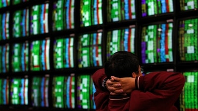 MSCI's broadest global equities index which tracks 50 countries was 0.2% lower and heading for only its third red month of the year. (Reuters / File Photo) MSCI's broadest global equities index which tracks 50 countries was 0.2% lower and heading for only its third red month of the year. (Reuters / File Photo)
